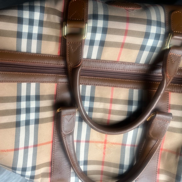 Burberry duffle traveling bag - Picture 10 of 17
